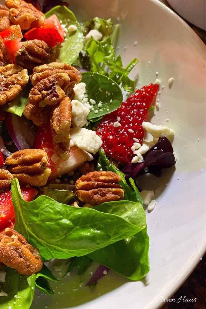 Strawberry, Spinach and Pecan Salad Recipe
